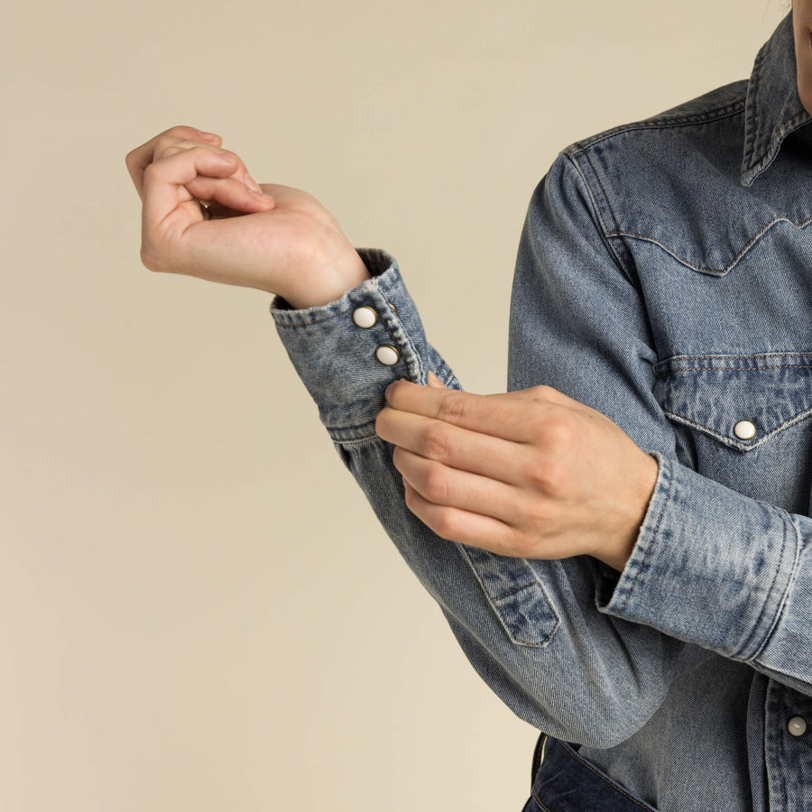 THE WYATT PEARL SNAP BLOUSE