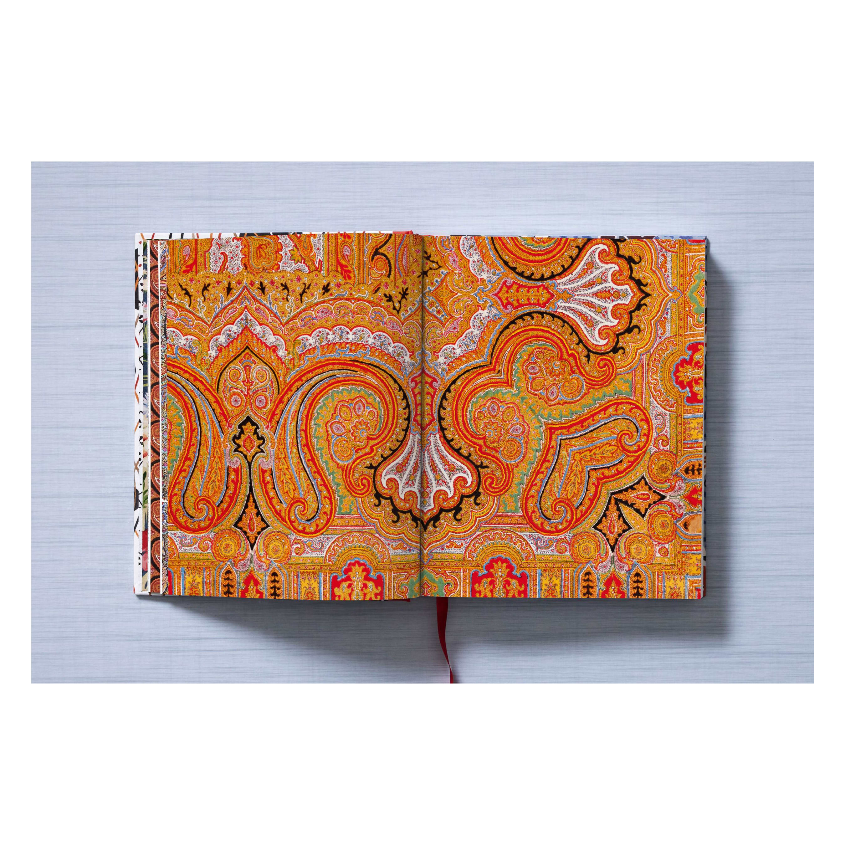 Printed Fabrics. From the 16th century until today (German, French, English)