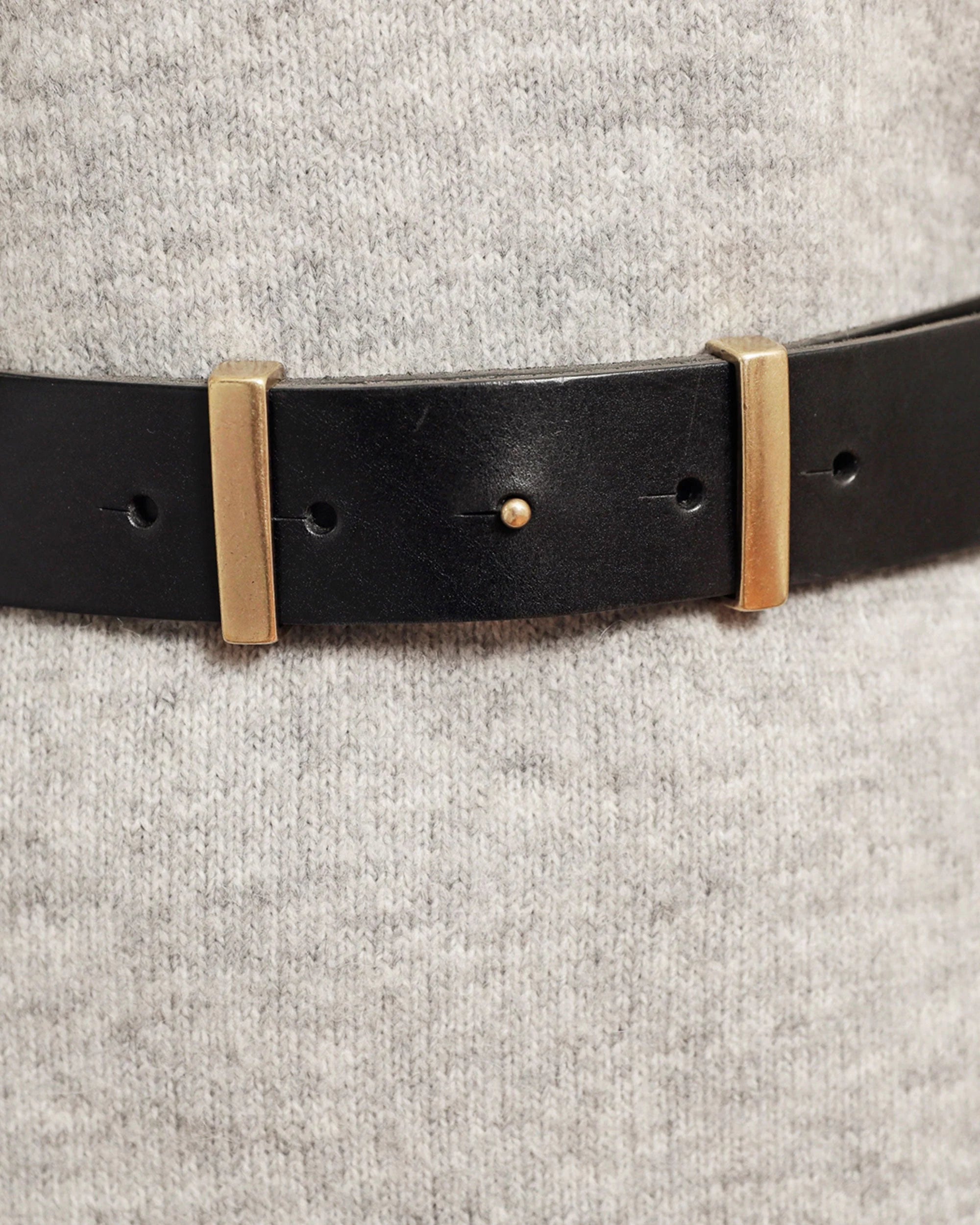 Jip | Slimming Buckleless Leather Belt - Black
