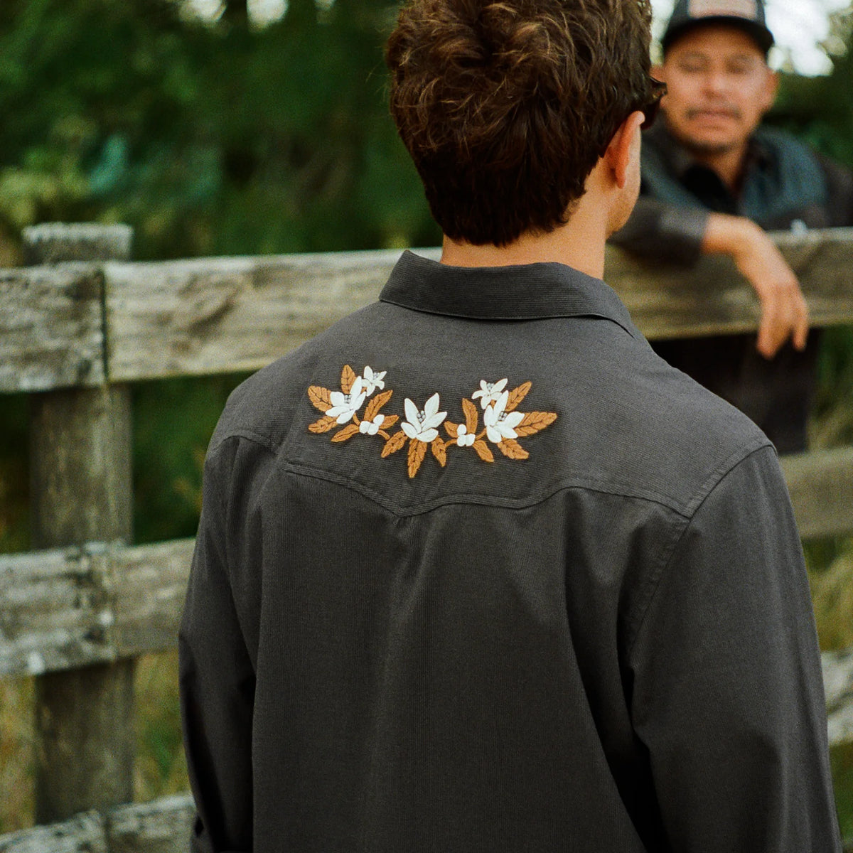 Crosscut Deluxe Snapshirt - Orange Blossoms : Antique Black