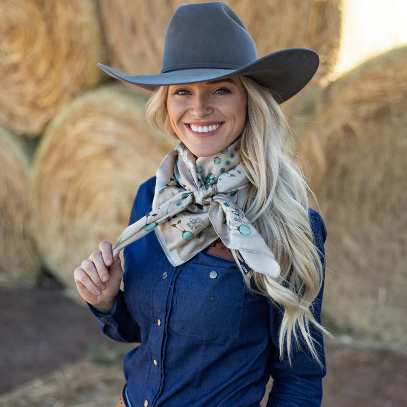 SQUASH BLOSSOMED SHORTY SCARF - BONE