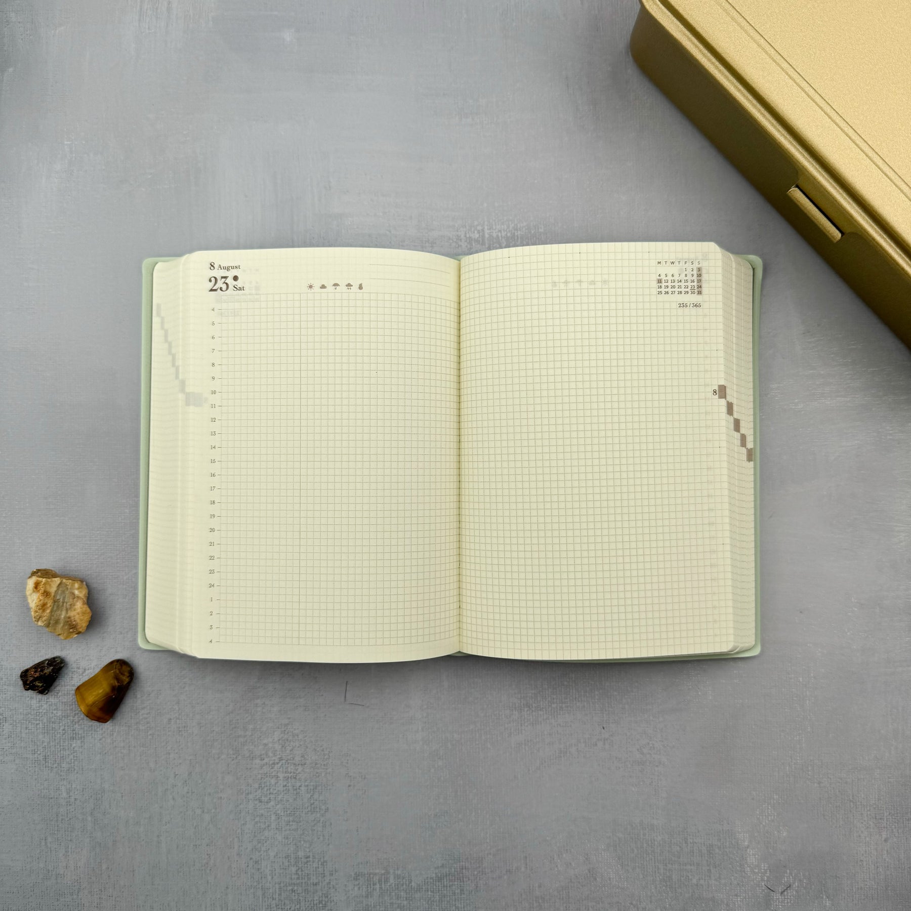 “hibino” 2-page-per-day notebook