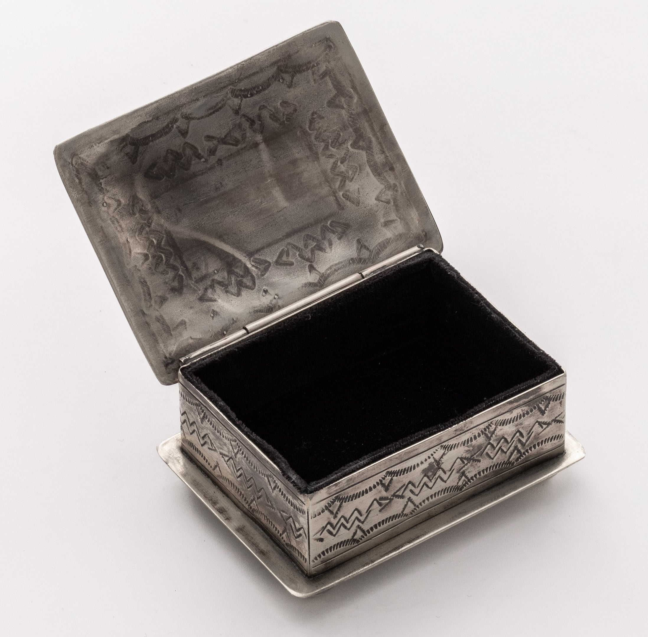 WJA-015-1-T SMALL STAMPED BOX W- TURQ
