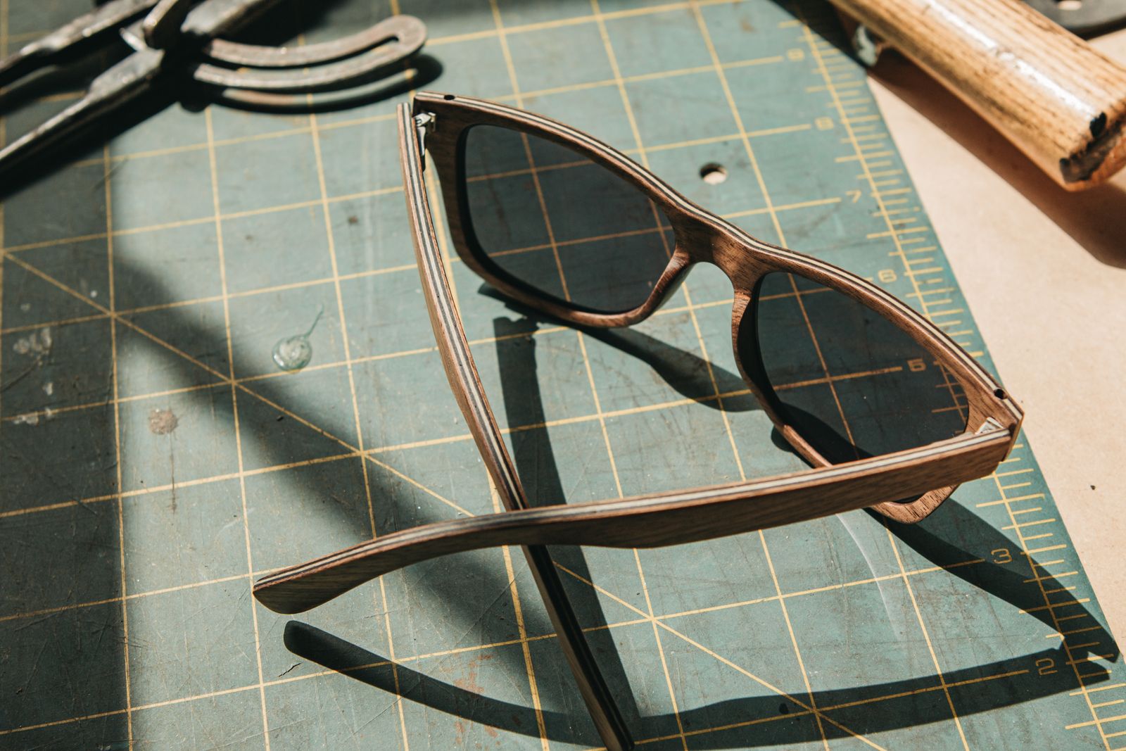 Canby: Walnut - Grey Polarized