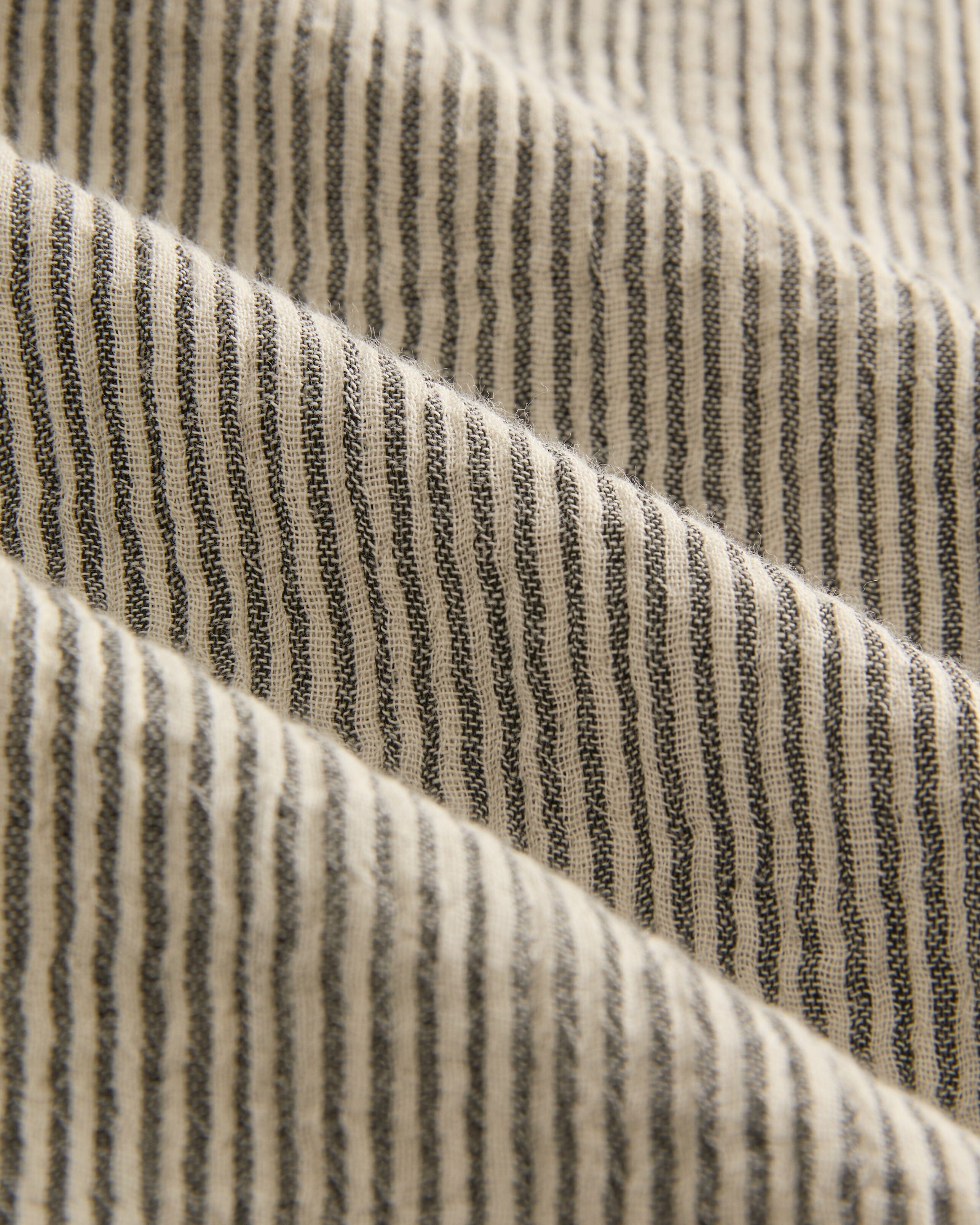 Bali Drawstring Pant in Organic Cotton Seersucker-Charcoal Stripe