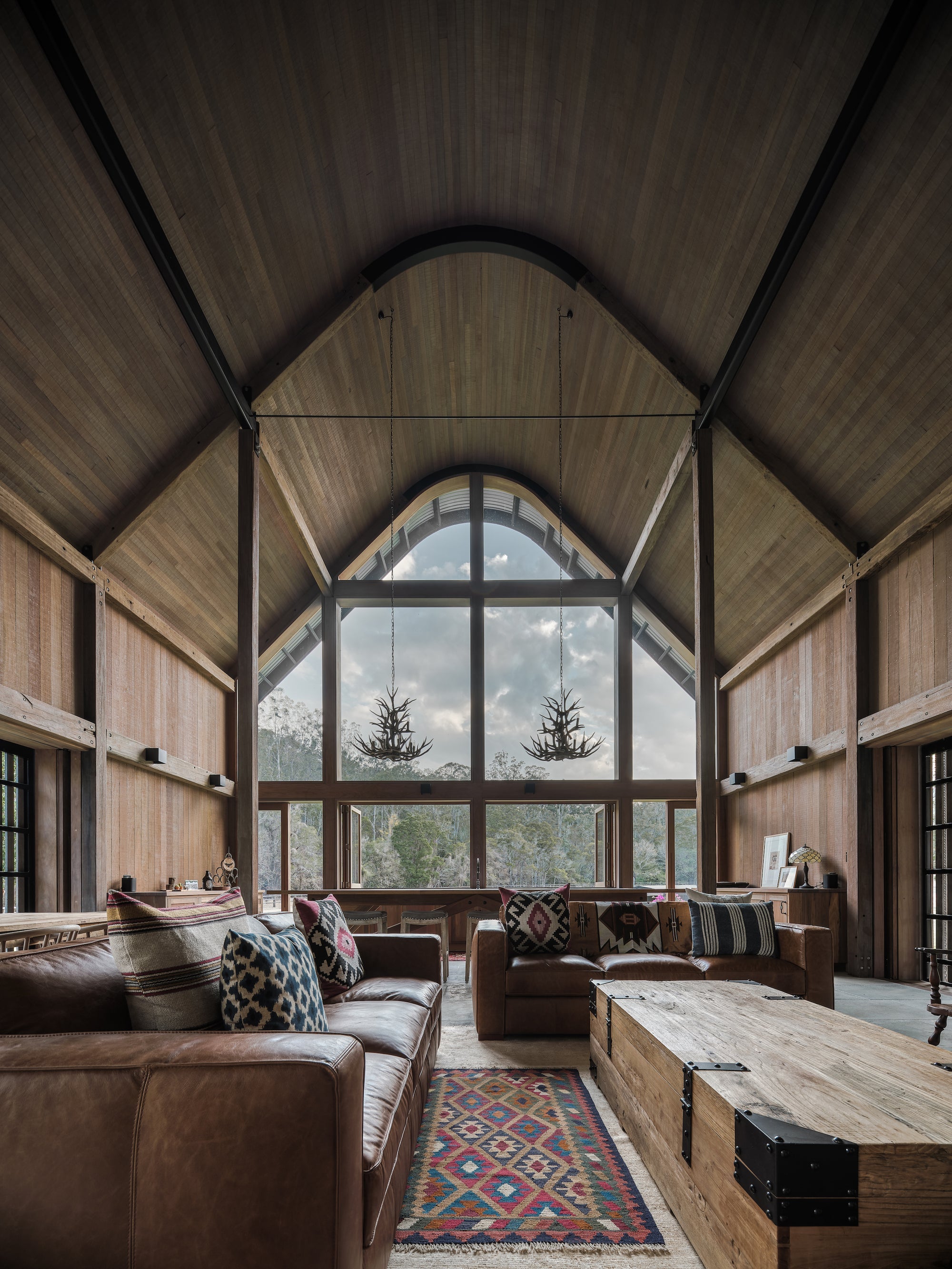 COUNTRY AND COZY COUNTRYSIDE HOMES AND RURAL RETREATS