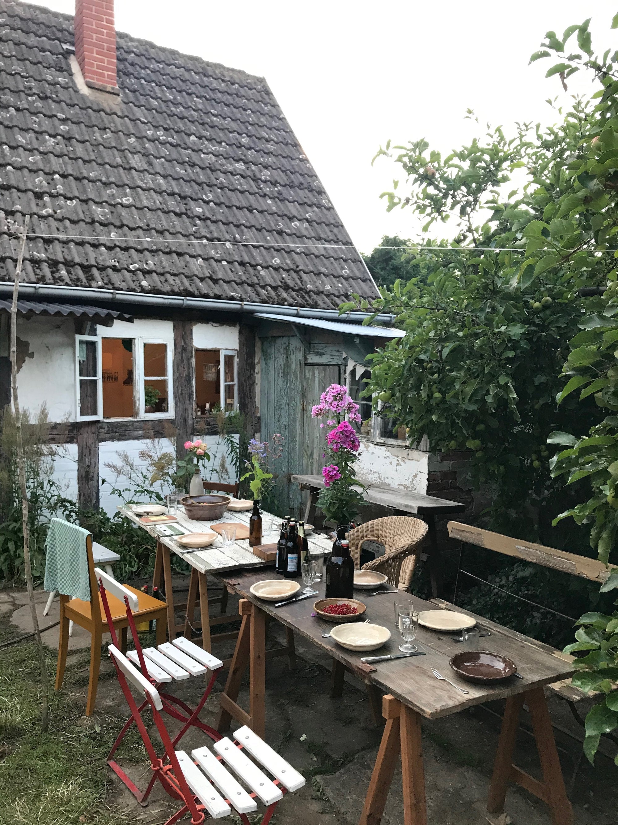 COUNTRY AND COZY COUNTRYSIDE HOMES AND RURAL RETREATS