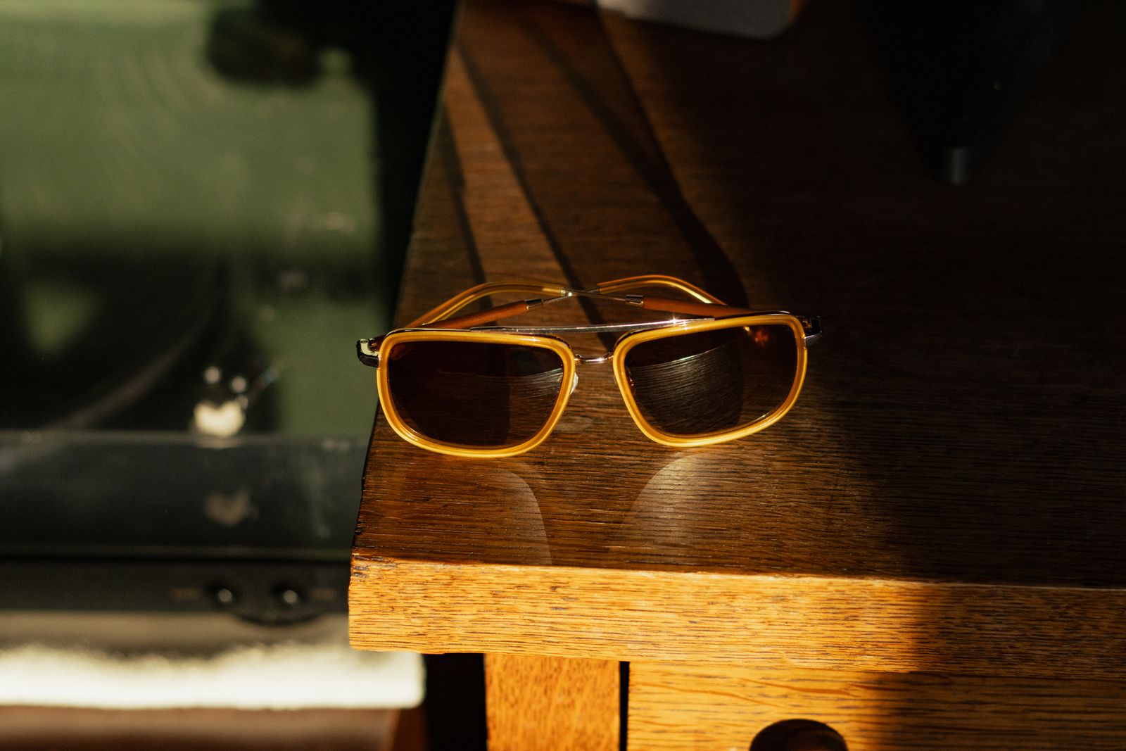 Grant: Caramel & Gold // Walnut - Brown Fade Polarized