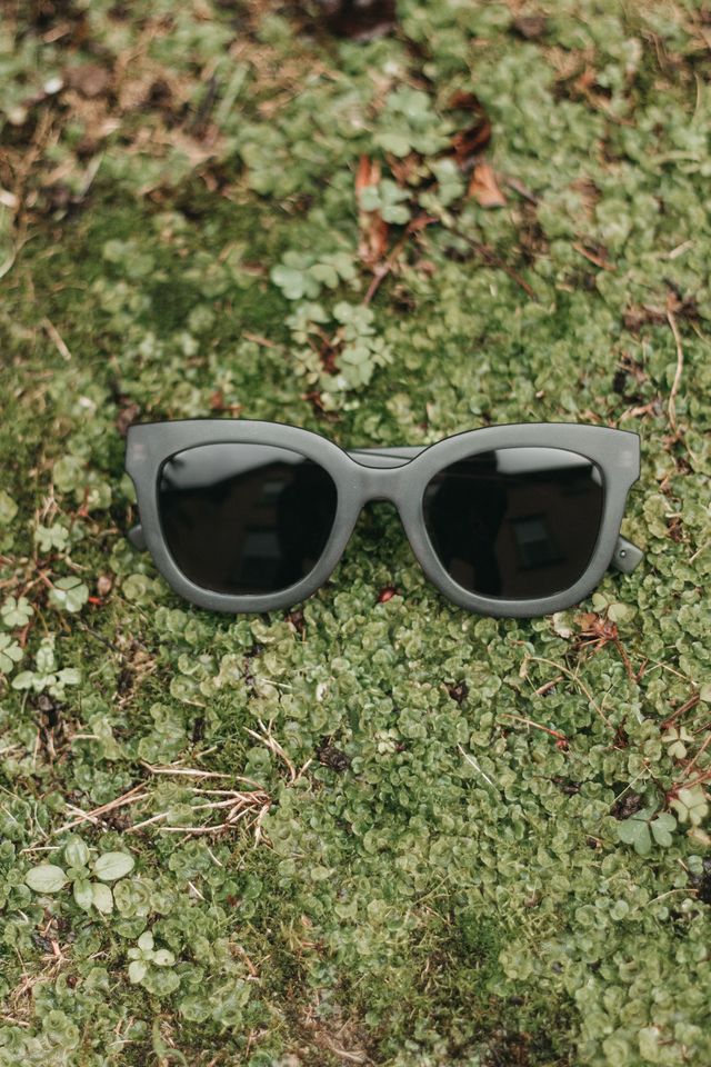 Lorane: Matte Smoke // Rose Flower - Grey Polarized