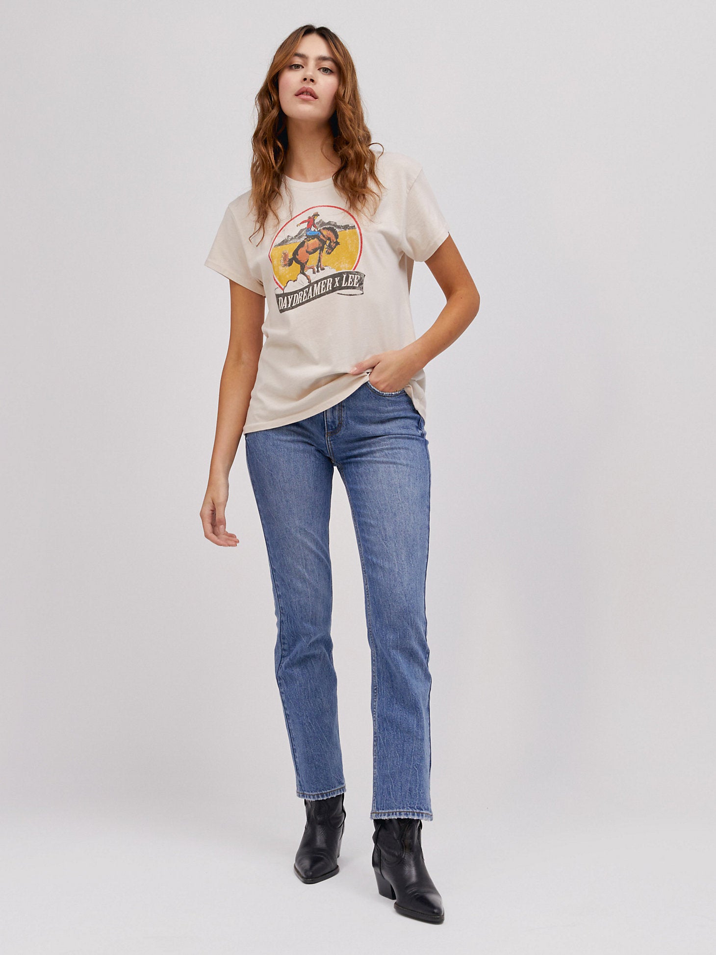 WOMEN'S LEE X DAYDREAMER WESTERN TOUR TEE IN DIRTY WHITE