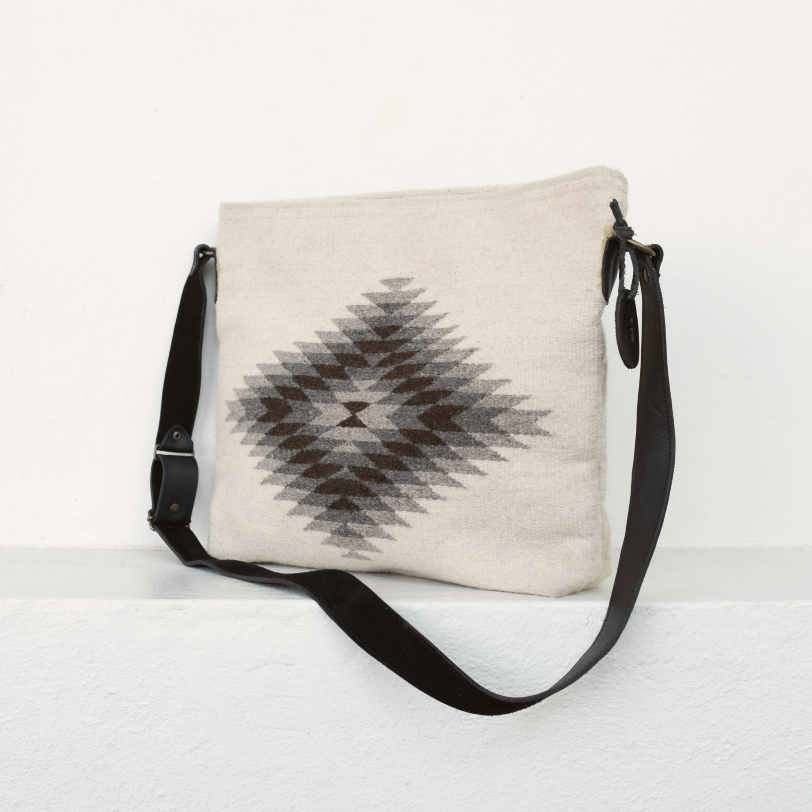 CHAVELA SHOULDER BAG