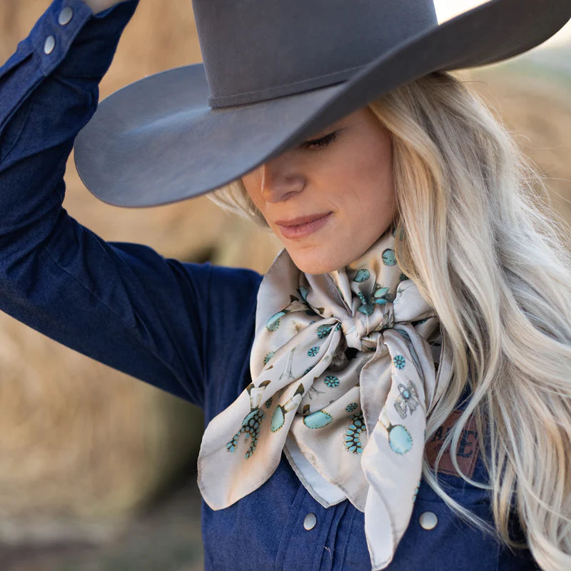 SQUASH BLOSSOMED SHORTY SCARF - BONE