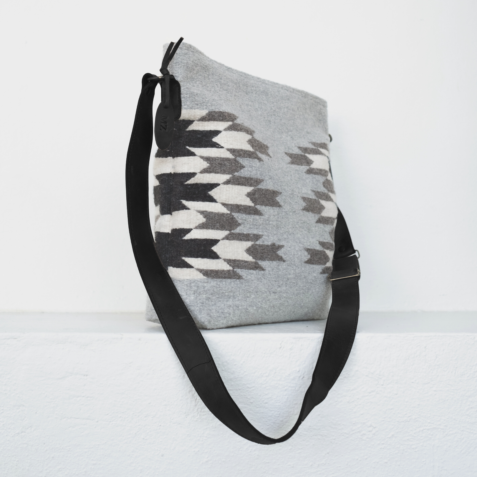 LEONA SHOULDER BAG