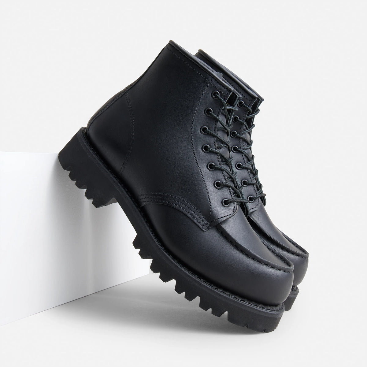 Women's Porter Moc in Black Boundary Leather