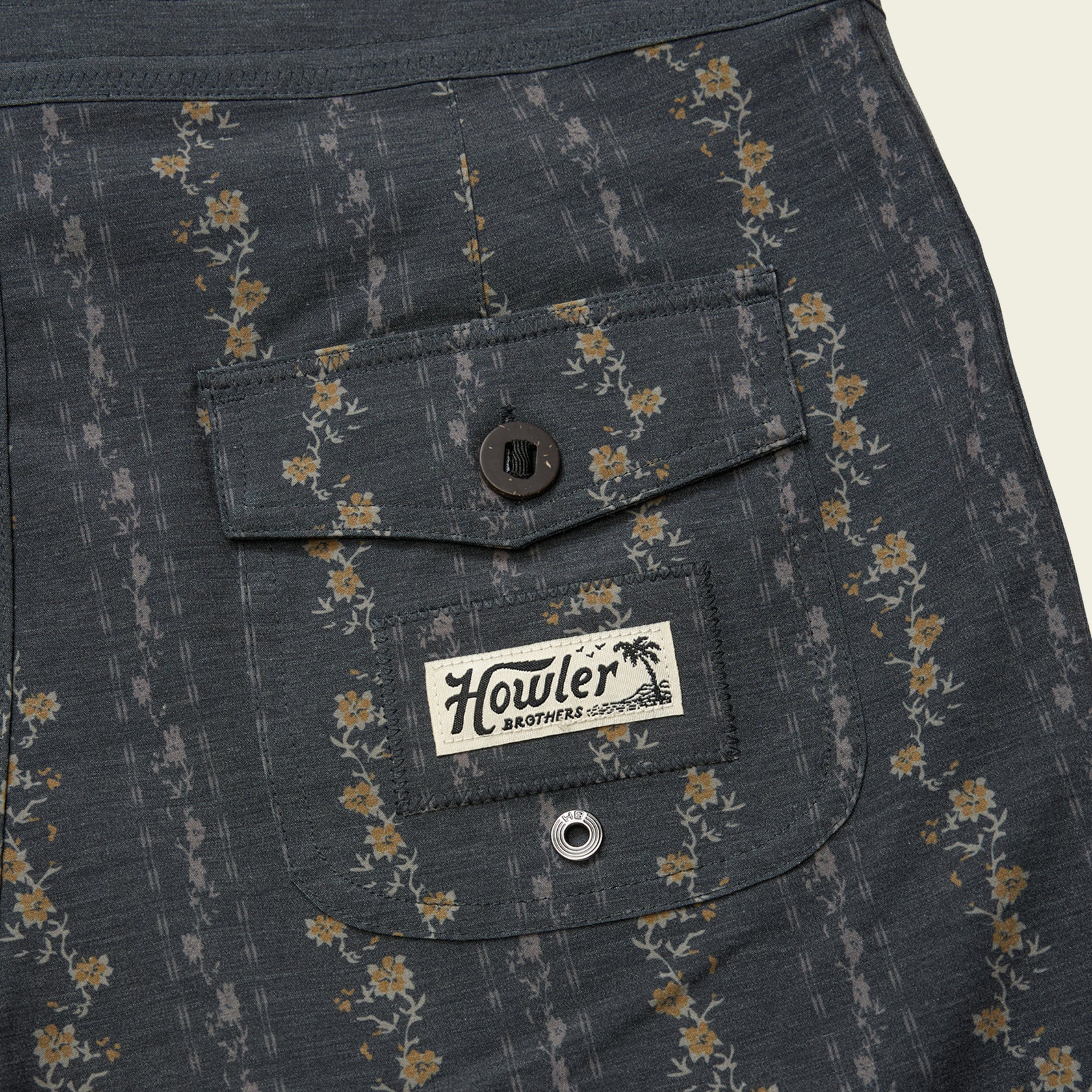 Bruja Boardshorts 18.5" - Hibiscus Ribbons : Antique Black