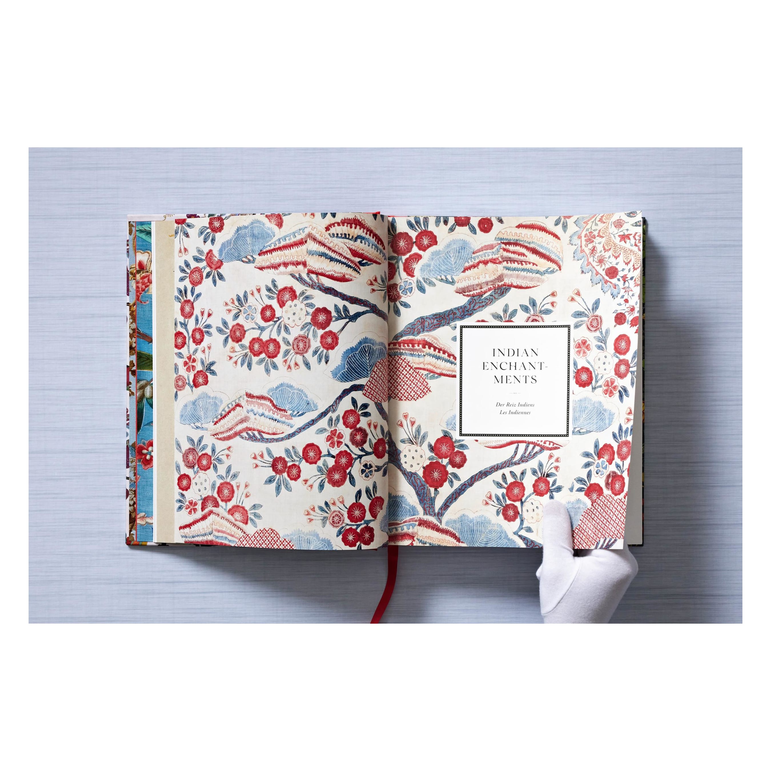 Printed Fabrics. From the 16th century until today (German, French, English)