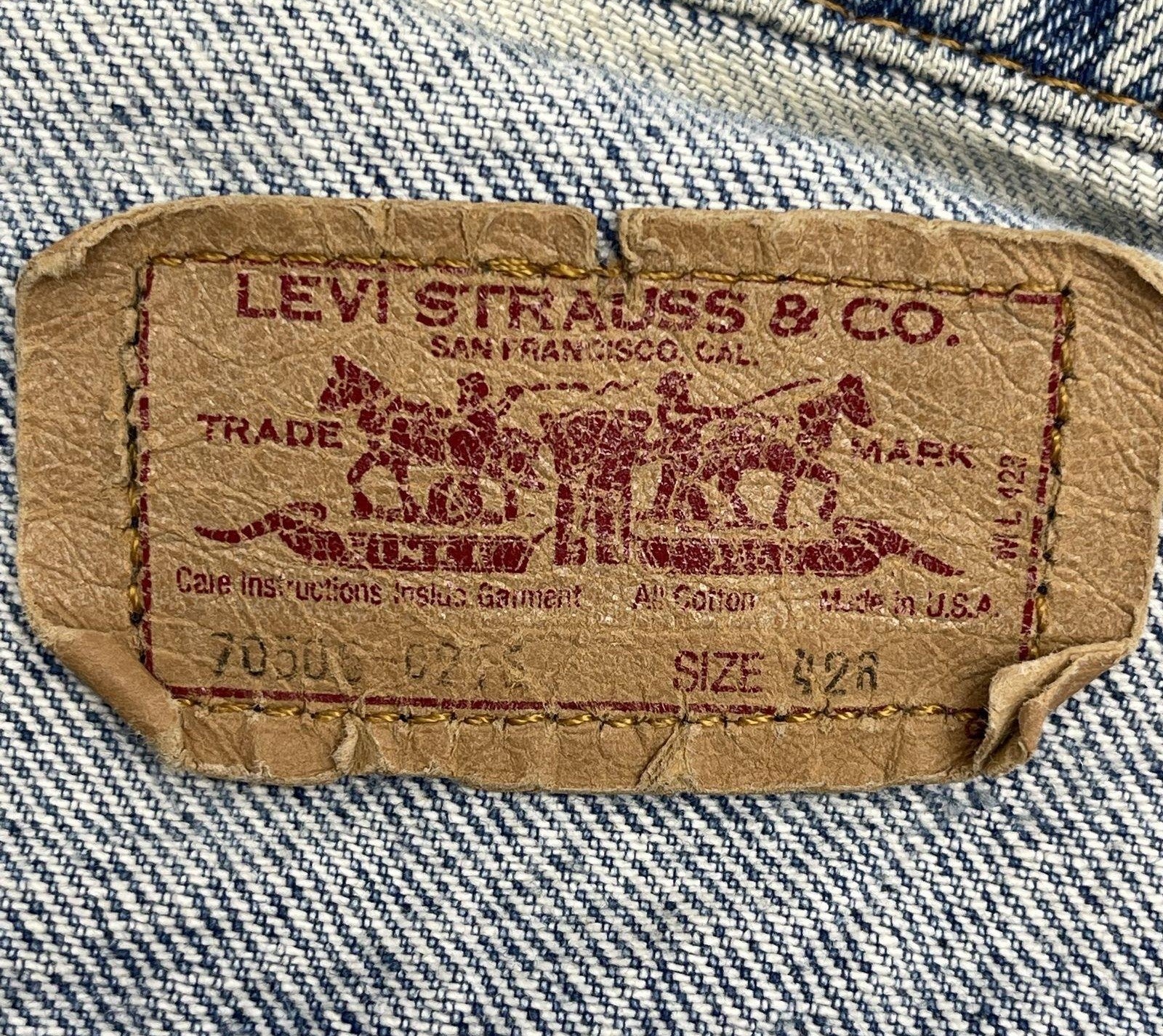 Vintage Made In USA Levi Strauss Denim Jean Trucker Jacket - Size 42R