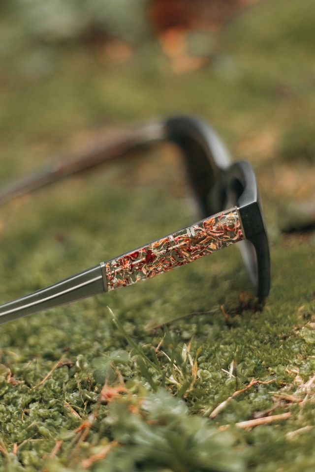 Lorane: Matte Smoke // Rose Flower - Grey Polarized