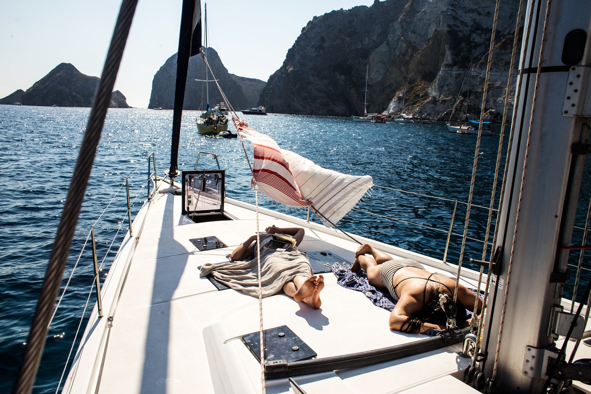SAILING THE SEAS A VOYAGER'S GUIDE TO OCEANIC GETAWAYS