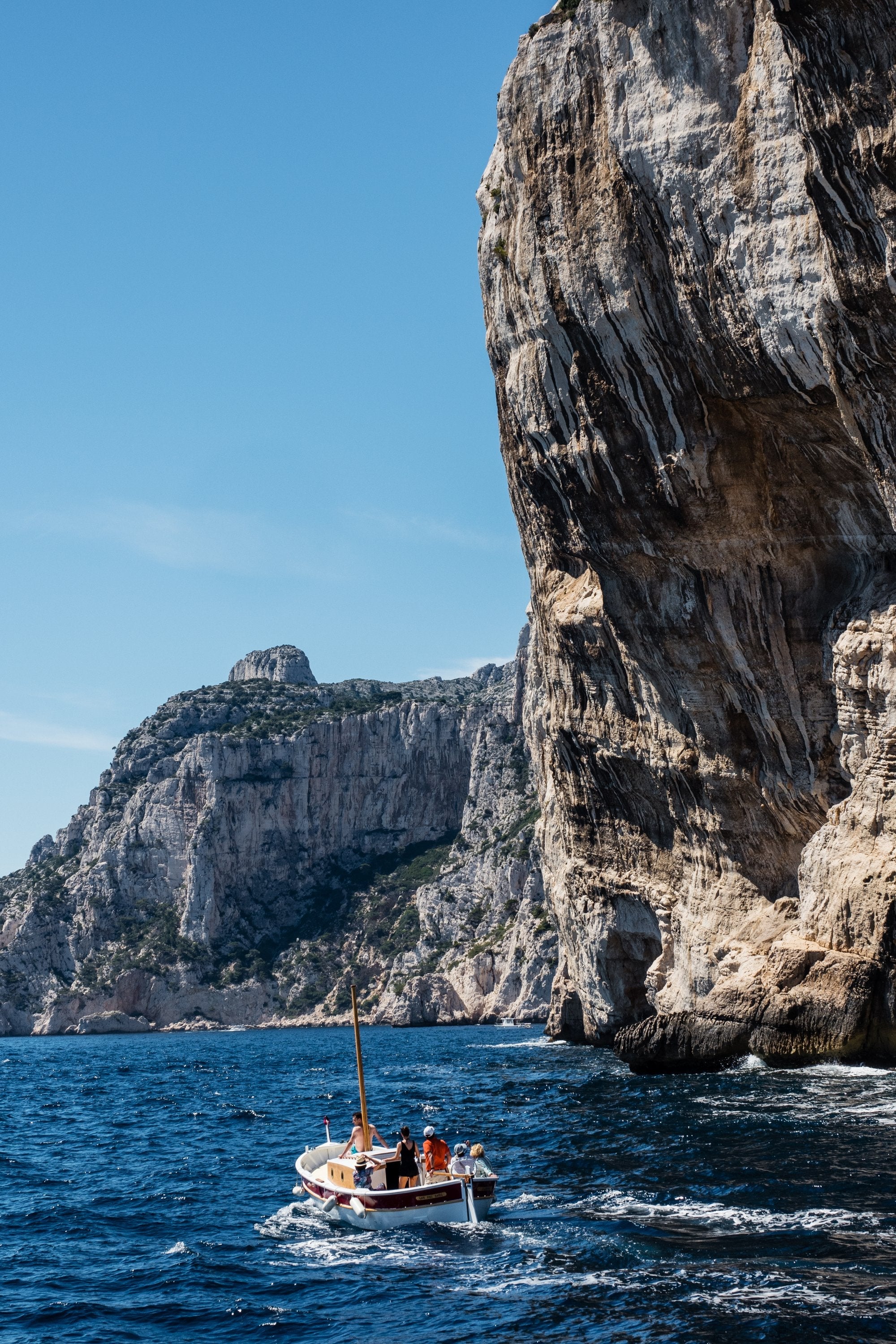 SAILING THE SEAS A VOYAGER'S GUIDE TO OCEANIC GETAWAYS