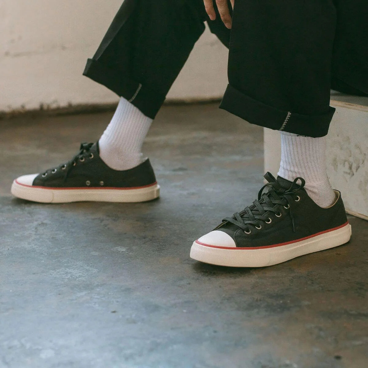 All-American Low-Top Antique Black/Crimson