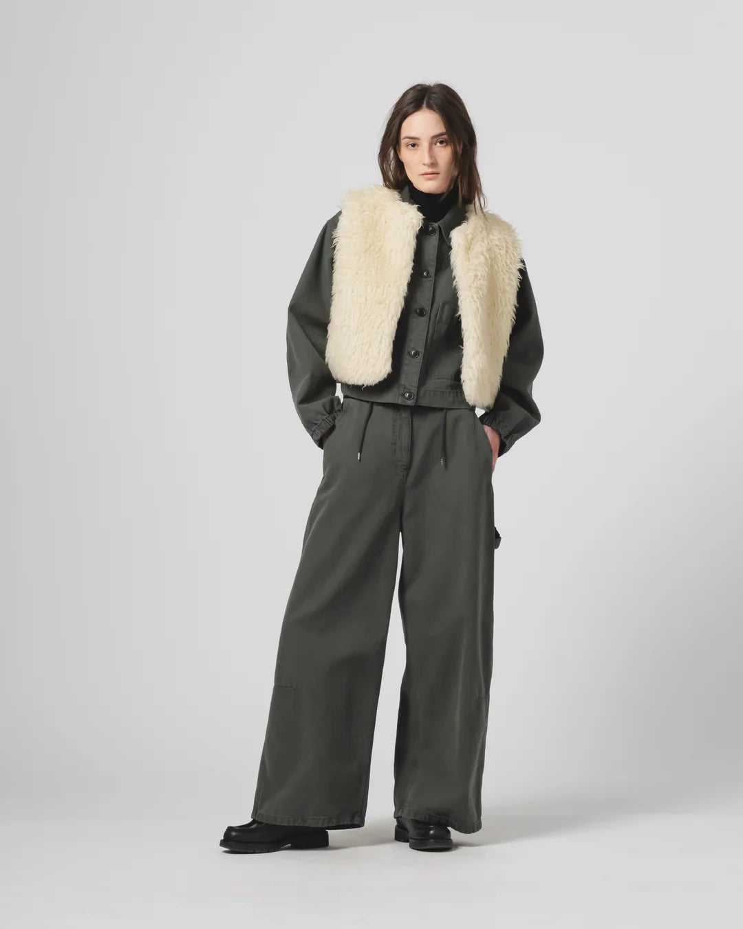 G.o.D Peak Vest Alaska Fluff Ecru