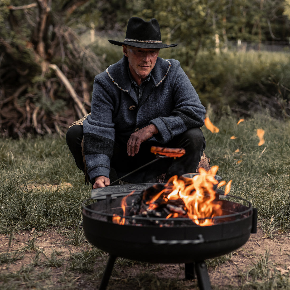 COWBOY FIRE PIT GRILL - 23"