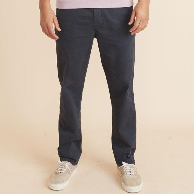 Saturday Pant in Athletic Fit in Faded Black