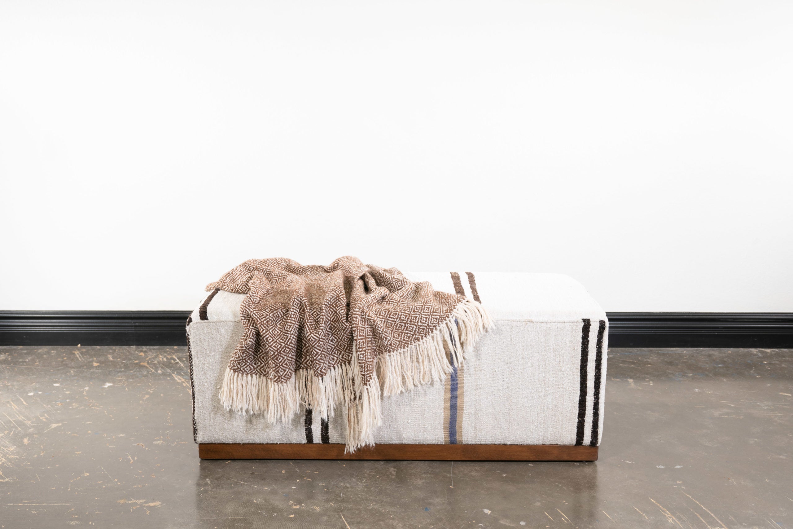 Etnico Llama Throw - Bird's Eye Brown/White